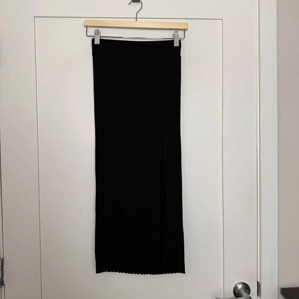 Aritzia Wilfred Zeta Ribbed Midi Skirt Sz XS Black Slit Knit Pull On Stretch